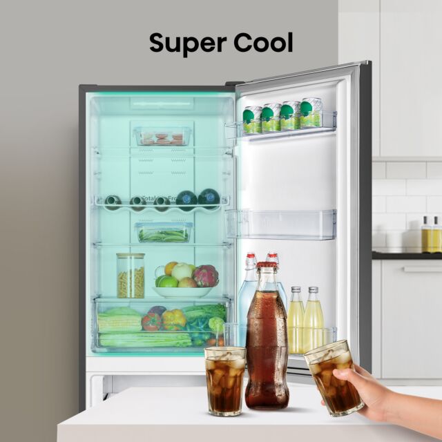 Hisense RB327N4BBE 55Cm 50/50 Total No Frost Fridge Freezer - Black Steel