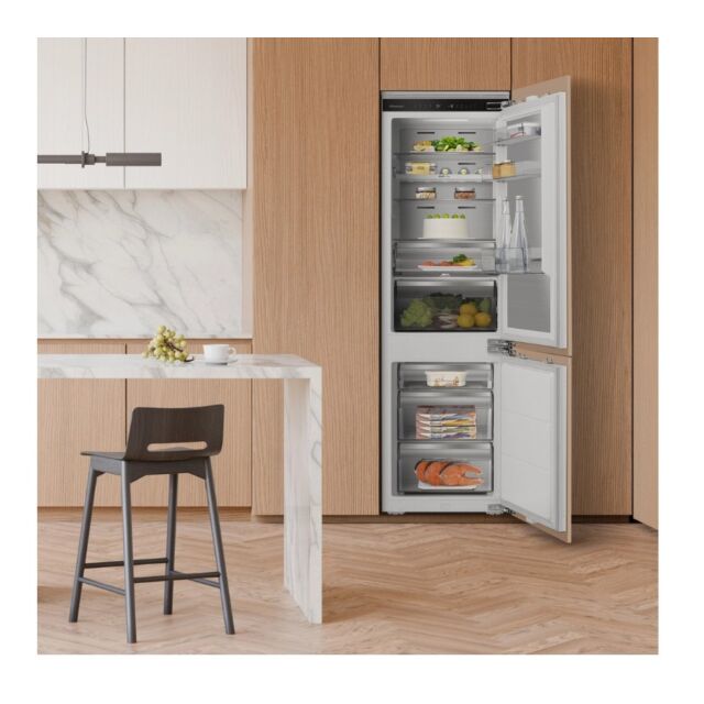 Hisense RB5B250SSWC1 Integrated 60/40 Total No Frost Smart Fridge Freezer