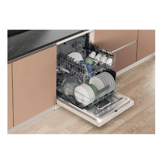 Hotpoint H7FHP43WUK Maxi Space H7fhp43wuk Dishwasher With Third Rack - White - 15 Place Settings