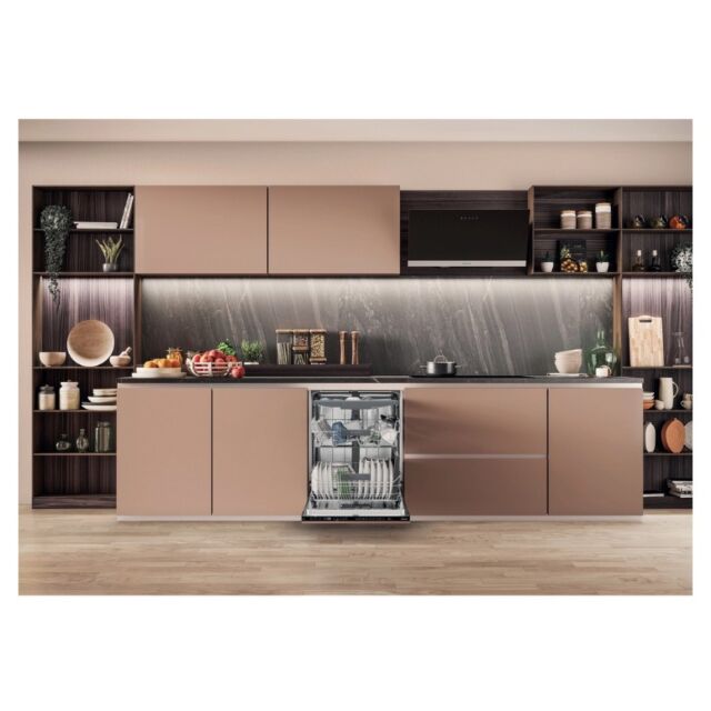 Hotpoint H7IC16M6UK Maxi Space H7ic16m6 Uk Integrated Dishwasher With Third Rack - 16 Place Settings