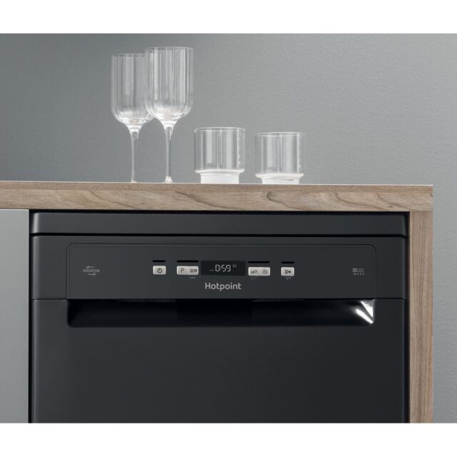 Hotpoint HFC3C26WCBUK Freestanding Full-Size Dishwasher