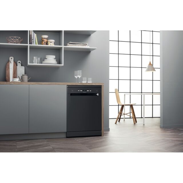Hotpoint HFC3C26WCBUK Freestanding Full-Size Dishwasher
