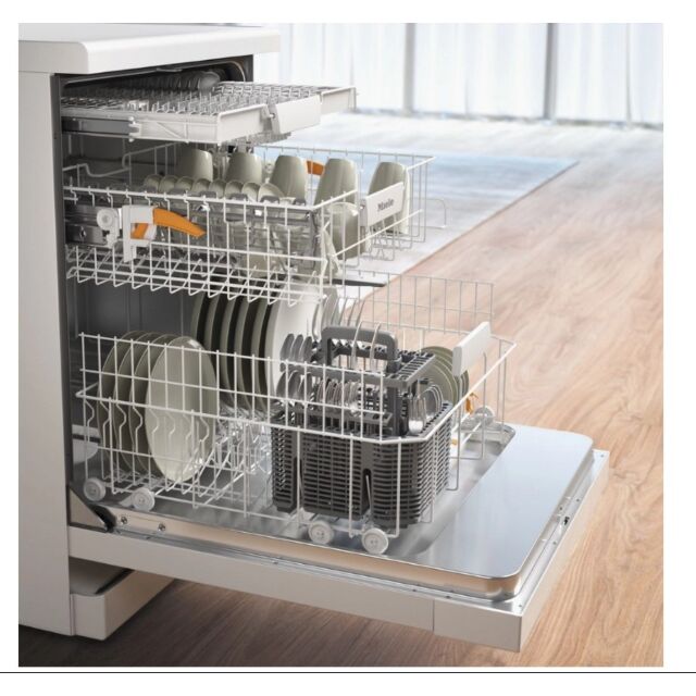 Miele G 5611 SC Dishwasher - Brilliant White - 14 Place Settings