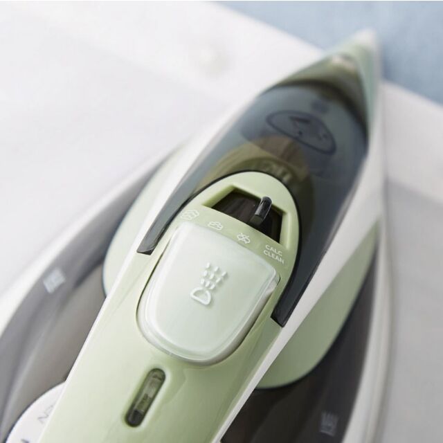 Morphy Richards 302010 Steam Flow 2400W Turbo Steam Iron - Green
