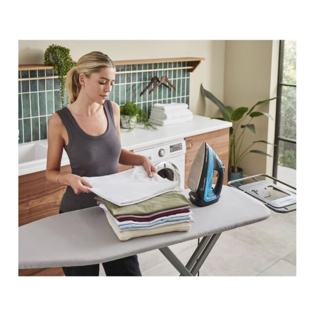 Morphy Richards 303210 Turbosteam 3100W Pro Digital Intellitemp Iron - Blue