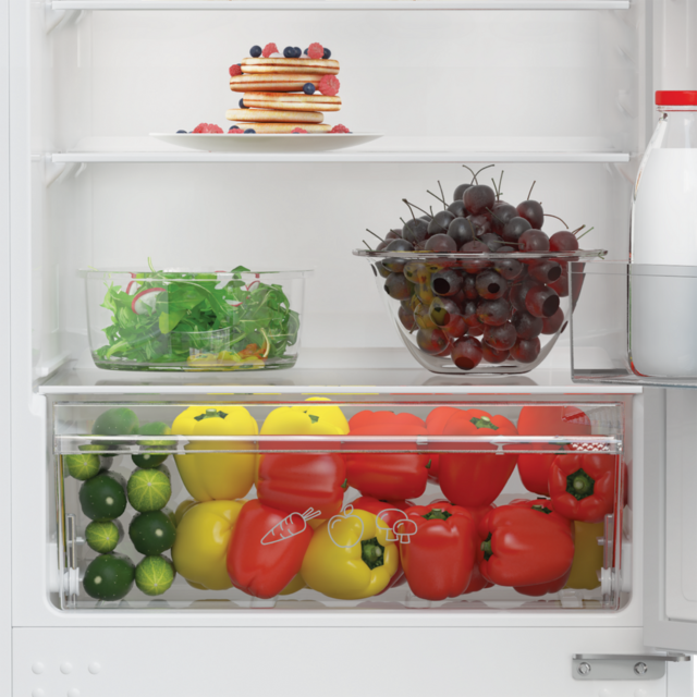 Zenith ZICSD455 54Cm 50/50 Manual Integrated Fridge Freezer